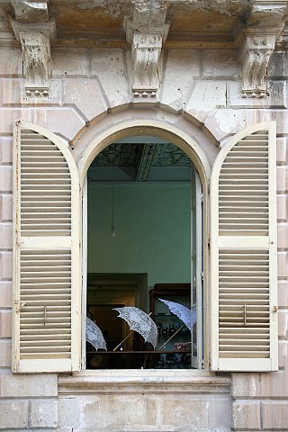 Fenster mit Schirmen : Malta